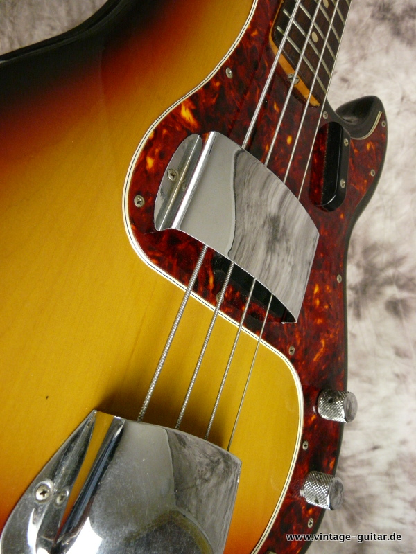 Fender _Precision-Bass_1968-oval-tuners-sunburst-009.JPG